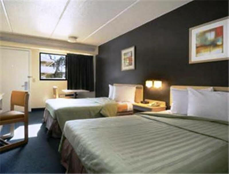 ทราเวลลอดจ์ คอลเลจ พาร์ก Motel คอลเลจพาร์ค ภายนอก รูปภาพ